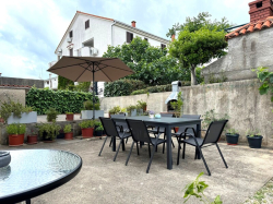 Apartments Dijana Krk (Island Krk)